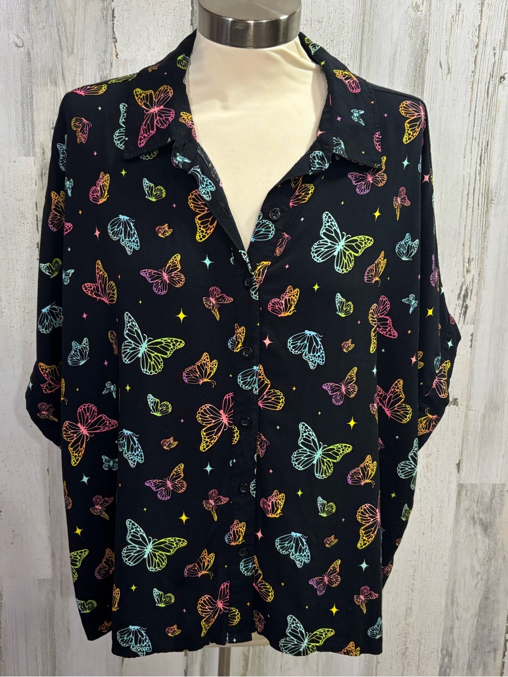 Hot Topic Rainbow Butterfly Print Black Plus Size Top - Picture 4 of 11